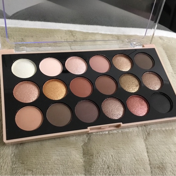 18 Color Matte Shimmer Eyeshadow Palette Anna Rose - Picture 2 of 4